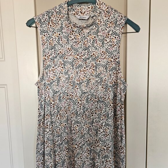 Reitman's Faux Turtle Neck Floral Tank - Picture 3 of 3